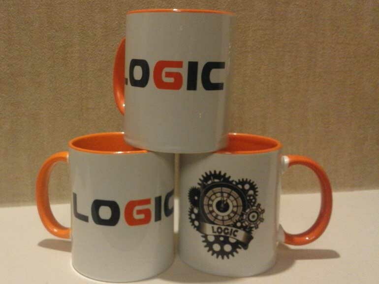 Գունավոր պոչով բաժակ